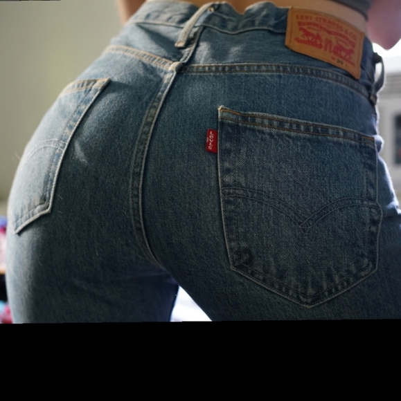 VINTAGE LEVI'S : Artsy patched mom jeans - Picture 2 of 4